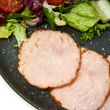 Рулет из мяса индейки запеченный
