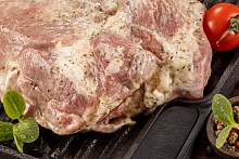 Шейка свиная в сливочно-пряном маринаде охлажденная