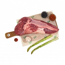 Отруб бескостный передней части лопатки из мраморной говядины