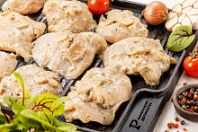 Филе грудки цыпленка в сливочно-грибном соусе