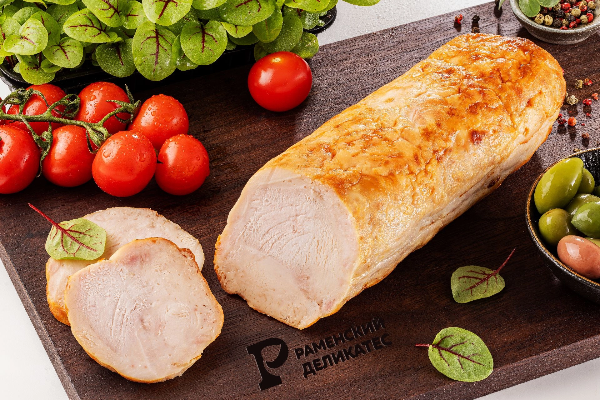 Рулет из мяса индейки запеченный