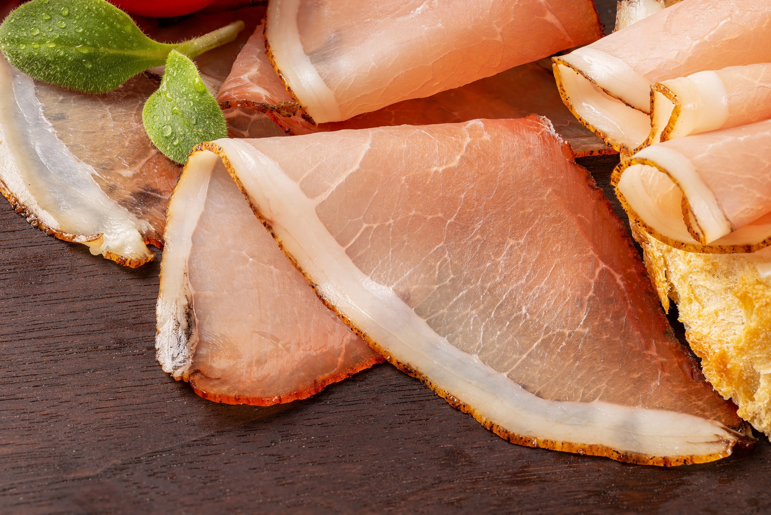 Окорок свиной сырокопченый нарезка 100 г